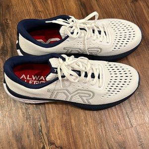 Mens size 11 TYR running shoes